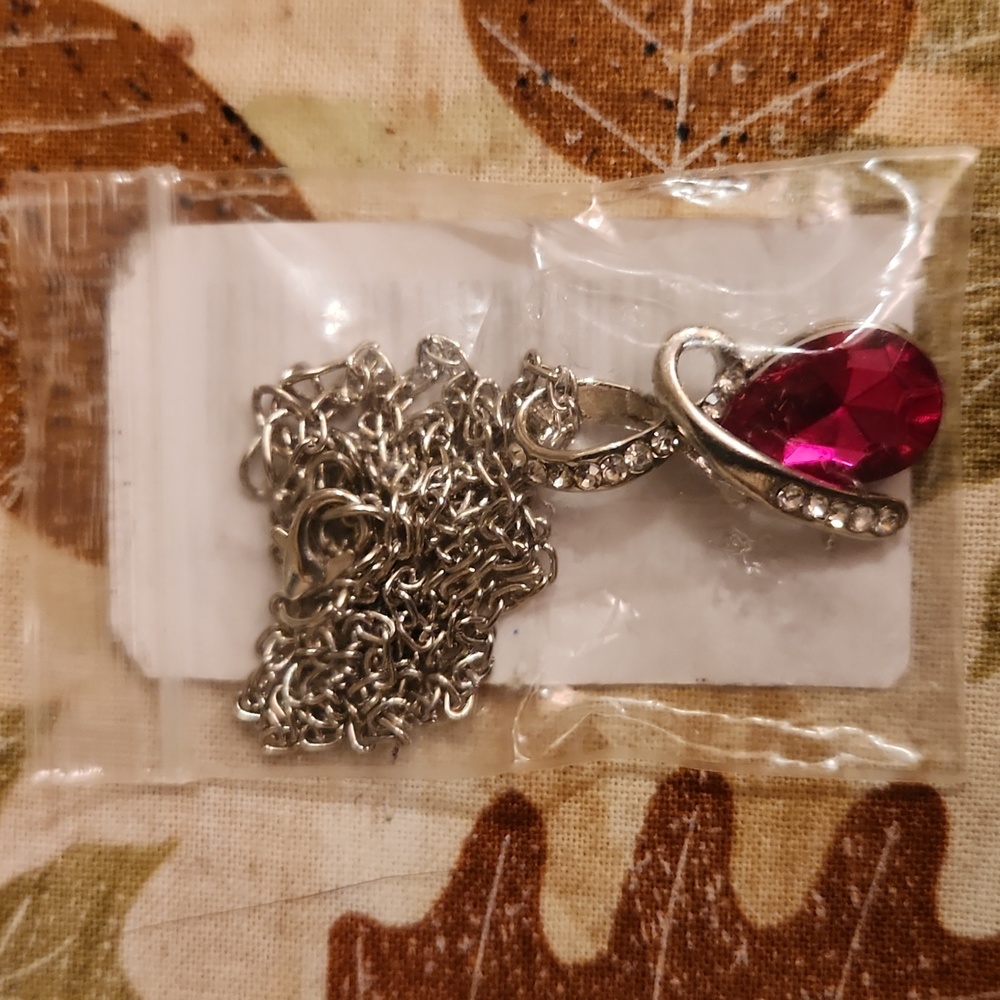 Pendant  necklace